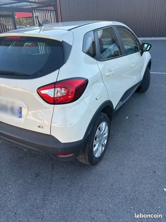 Renault Captur 2016 photo 2