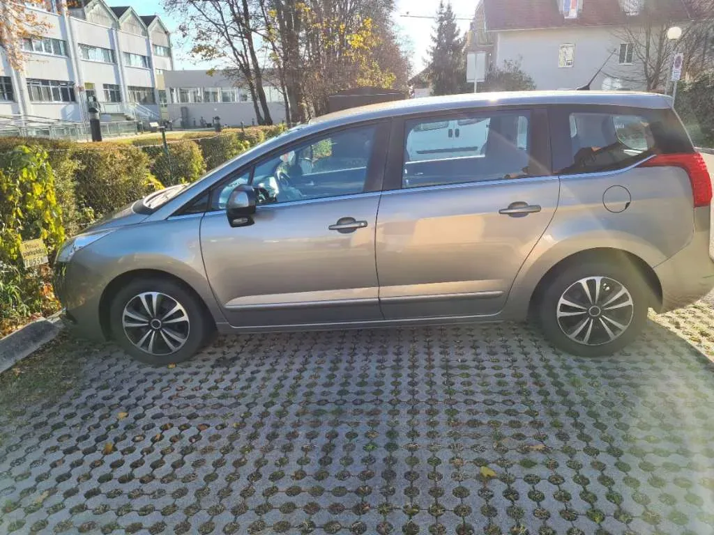 Peugeot 5008 2010 photo 3