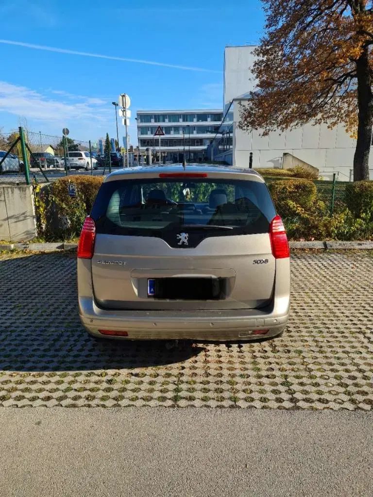 Peugeot 5008