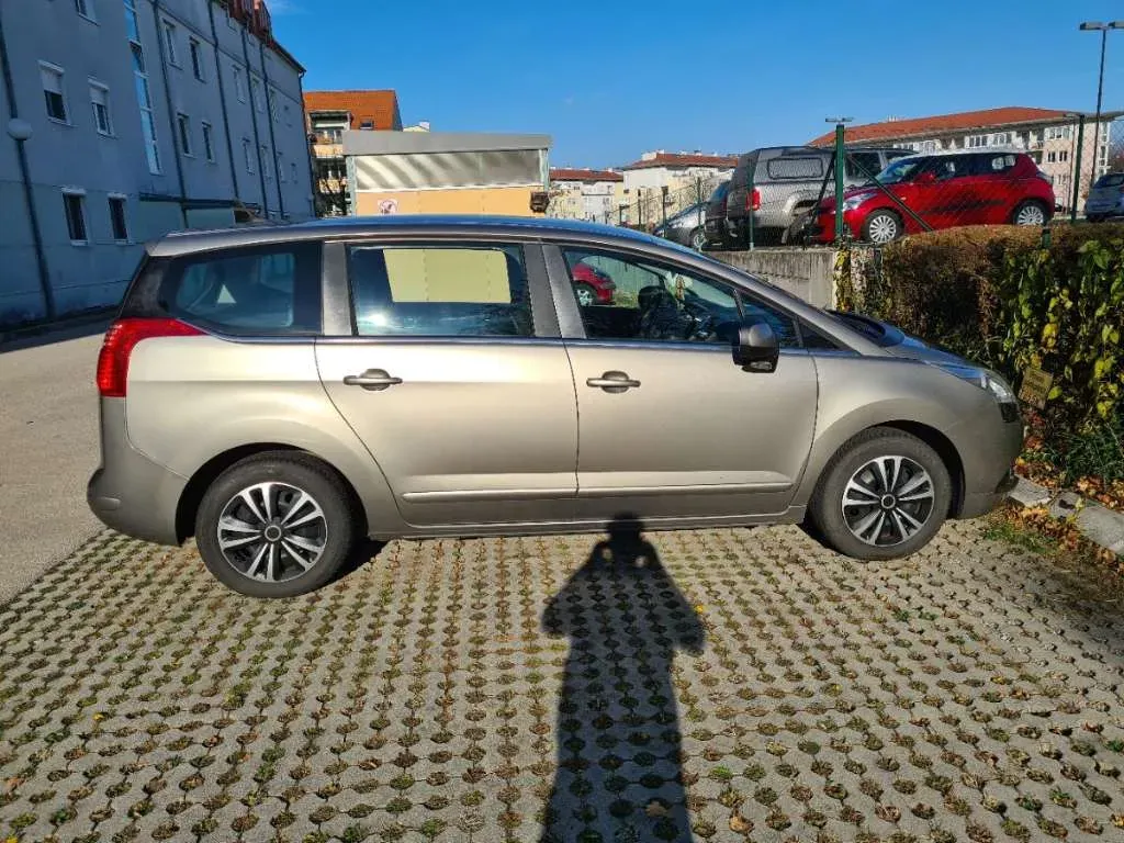 Peugeot 5008 2010 photo 2