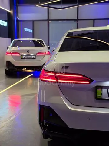 BMW I5