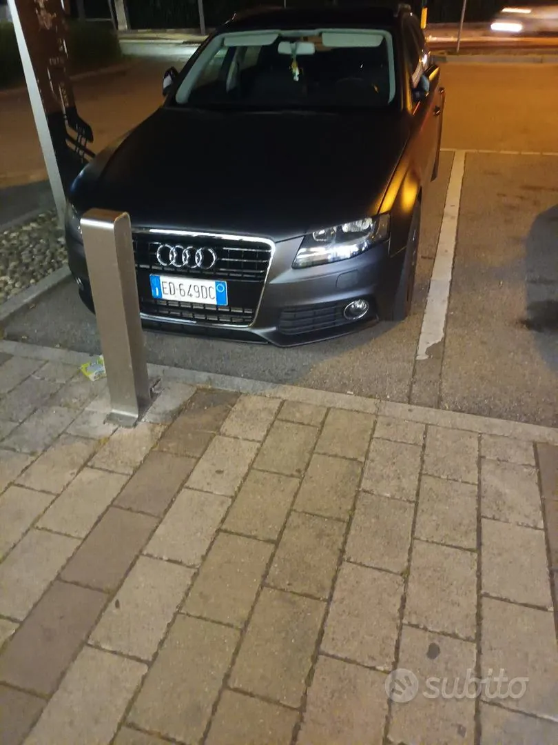 Audi A4 2010 photo 4