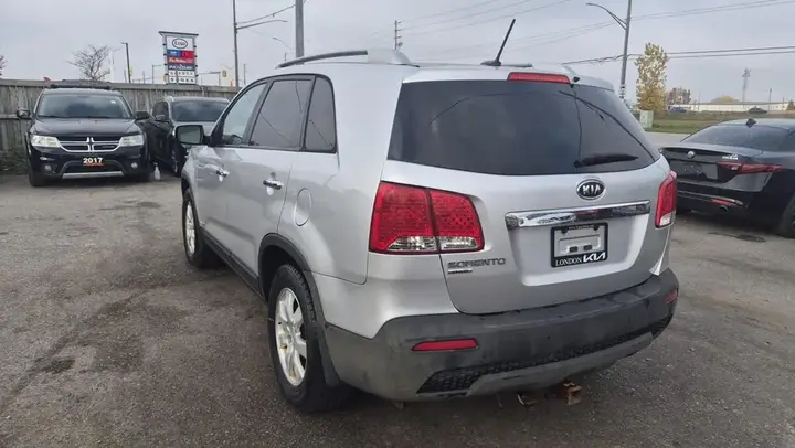 Kia Sorento 2012 photo 3