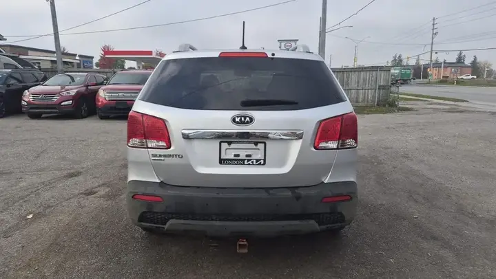 Kia Sorento 2012 photo 4