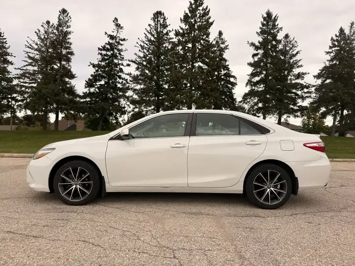 Toyota Camry 2017 photo 3
