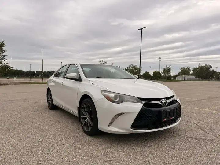 Toyota Camry 2017 photo 2