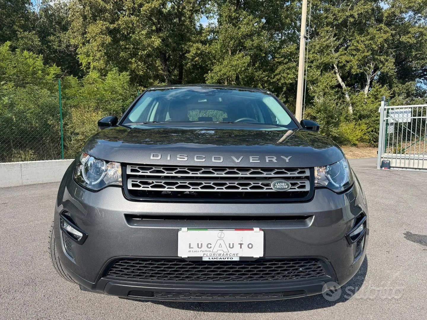 Land Rover Discovery Sport 2017 photo 2
