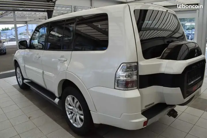 Mitsubishi Pajero 2015 photo 4