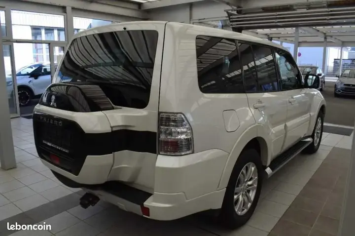 Mitsubishi Pajero 2015 photo 2
