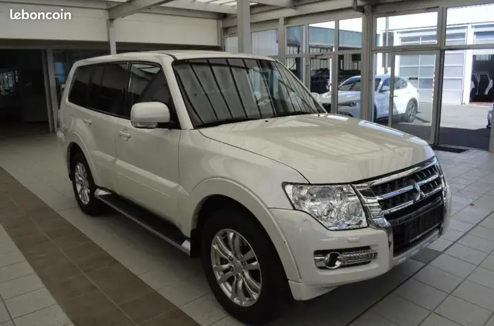 Mitsubishi Pajero 2015 photo 3