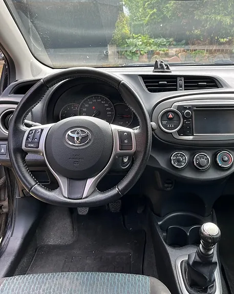Toyota Yaris 2012 photo 5