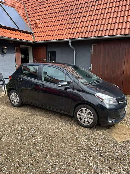 Toyota Yaris 2012 photo 4