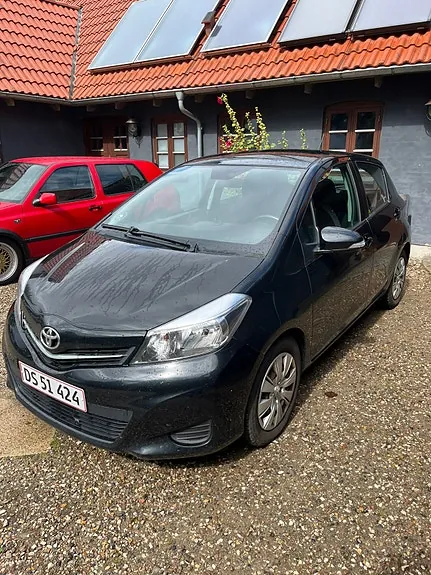 Toyota Yaris 2012 photo 2