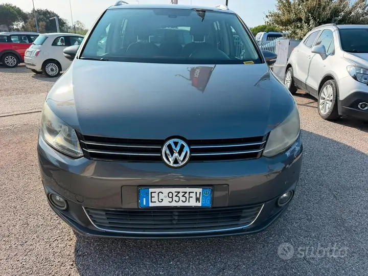 Volkswagen Touran 2011 photo 3