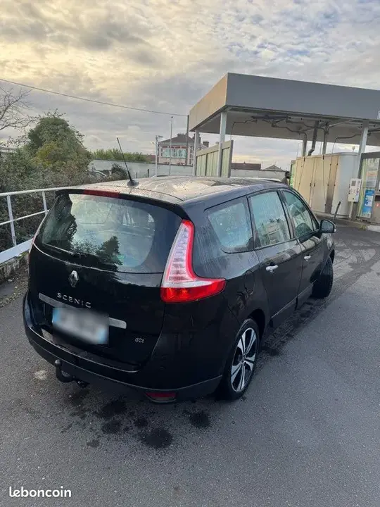 Renault Grand Scenic 2011 photo 2