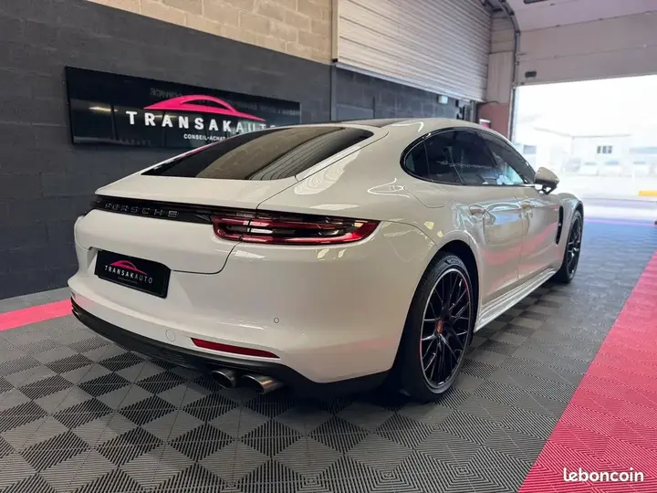 Porsche Panamera 2018 photo 2