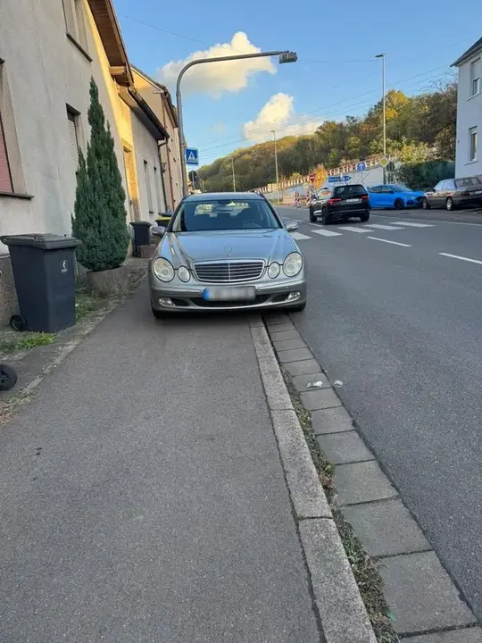 Mercedes-Benz E220
