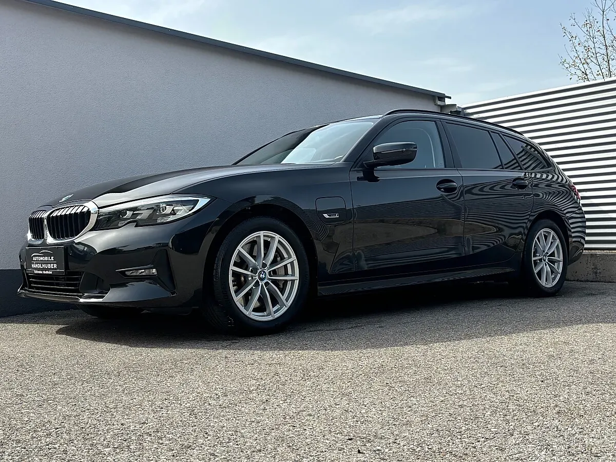 BMW 3 Series 2022 photo 3