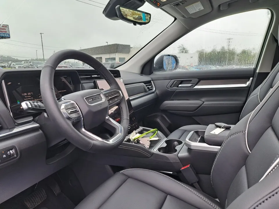 GMC Terrain 2027 photo 2