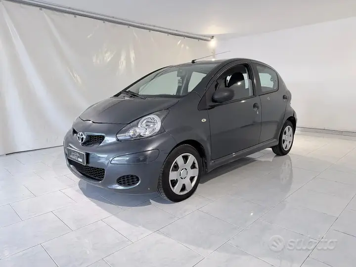 Toyota Aygo 2011 photo 2