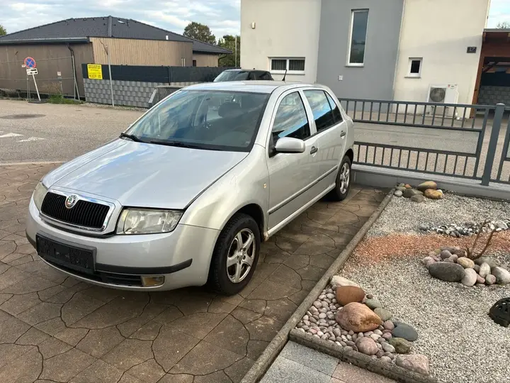 Skoda Fabia 2004 photo 2