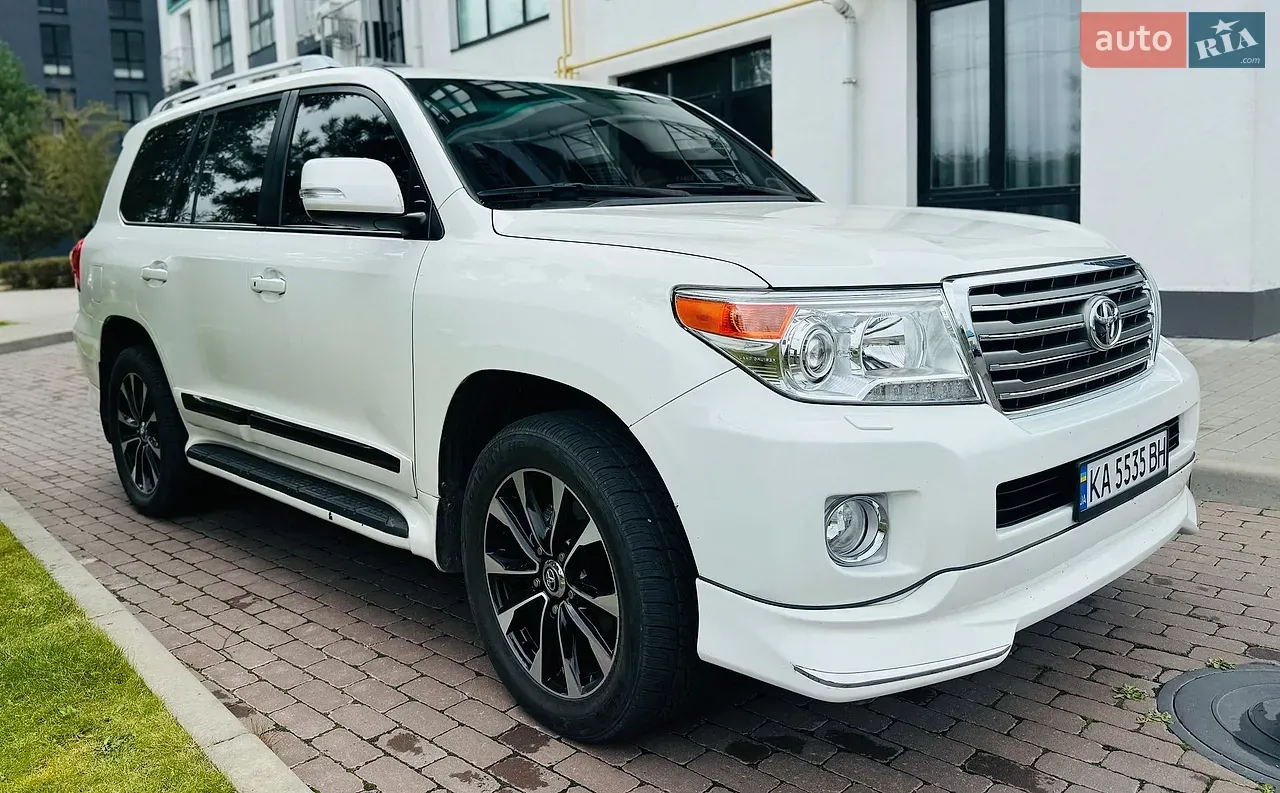 Toyota Land Cruiser 2013 photo 2