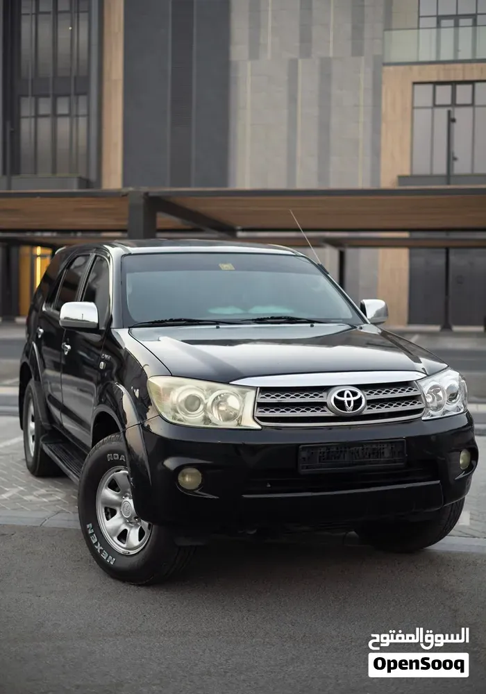 Toyota Fortuner 2011 photo 3