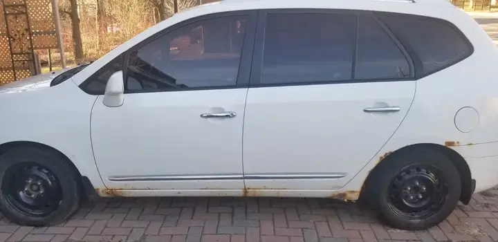Kia Rondo 2012 photo 3
