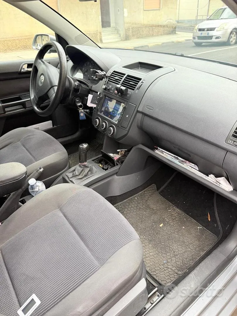 Volkswagen Polo 2009 photo 4