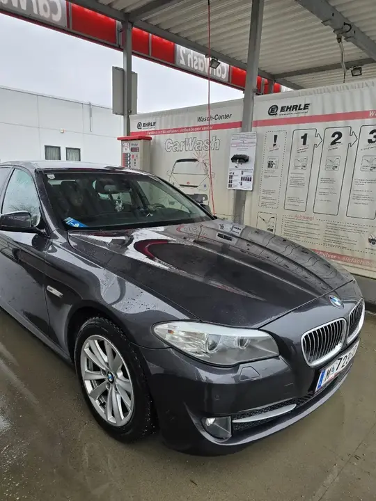 BMW 5 Series 2011 photo 2