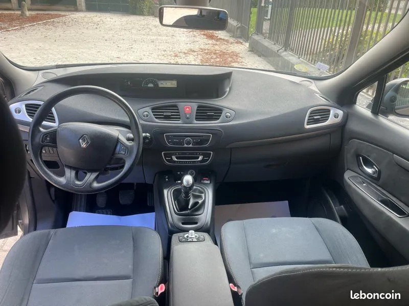 Renault Megane 2010 photo 5