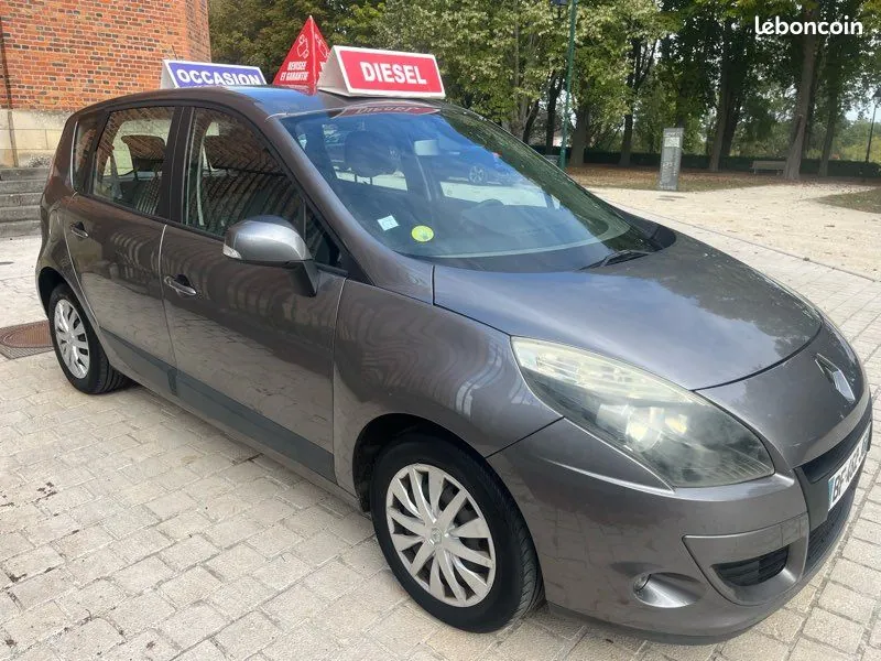 Renault Megane 2010 photo 2