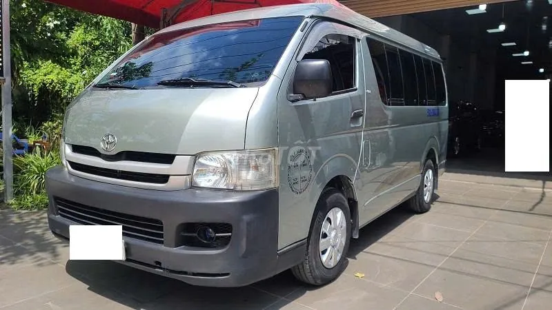 Toyota Hiace 2010 photo 2