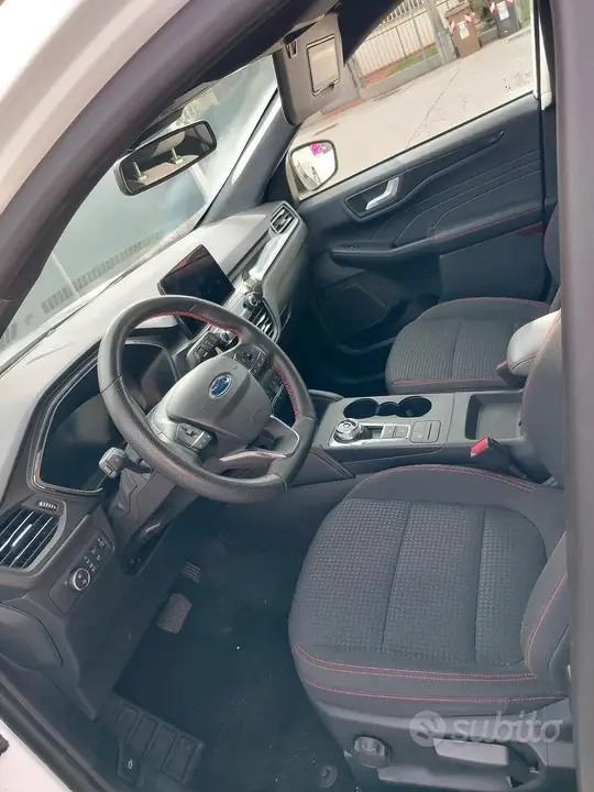 Ford Kuga 2024 photo 2