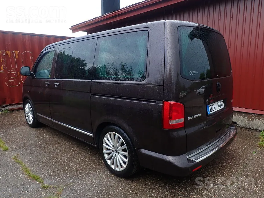 Volkswagen Multivan 2010 photo 3
