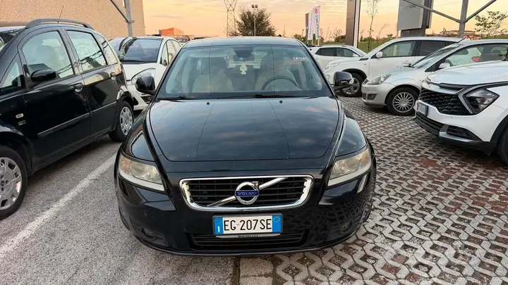 Volvo V50 2011 photo 2