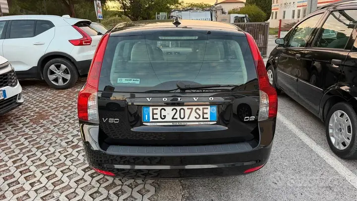 Volvo V50 2011 photo 4
