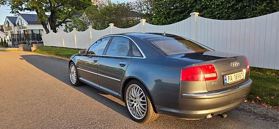 Audi A8 2005 photo 2