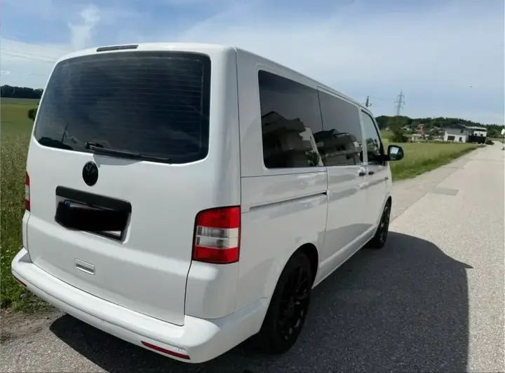 Volkswagen Multivan 2012 photo 2