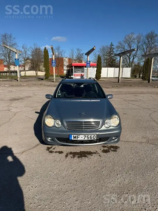 Mercedes-Benz C200