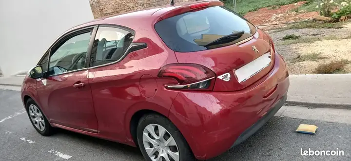 Peugeot 208 2018 photo 2