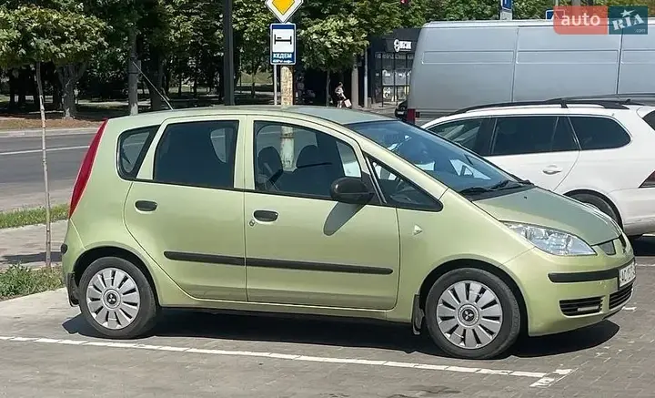Mitsubishi Colt 2004 photo 2