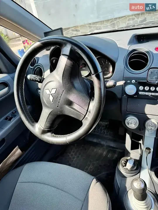 Mitsubishi Colt 2004 photo 5