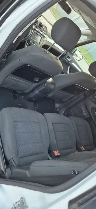 Ford Galaxy 2013 photo 2