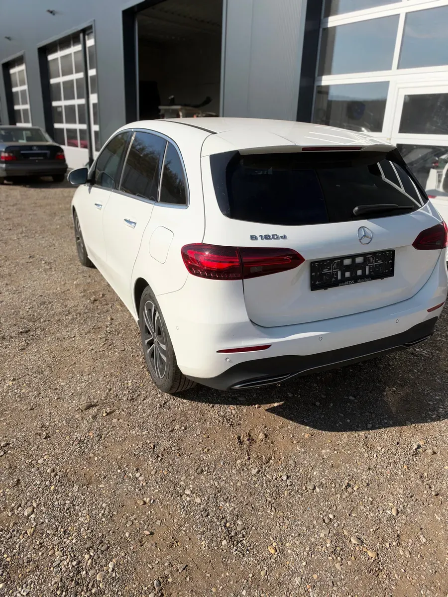 Mercedes-Benz B-Class 2023 photo 3