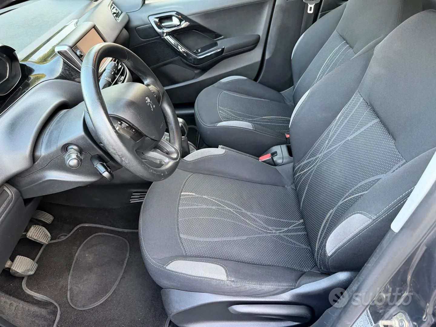 Peugeot 208 2014 photo 4