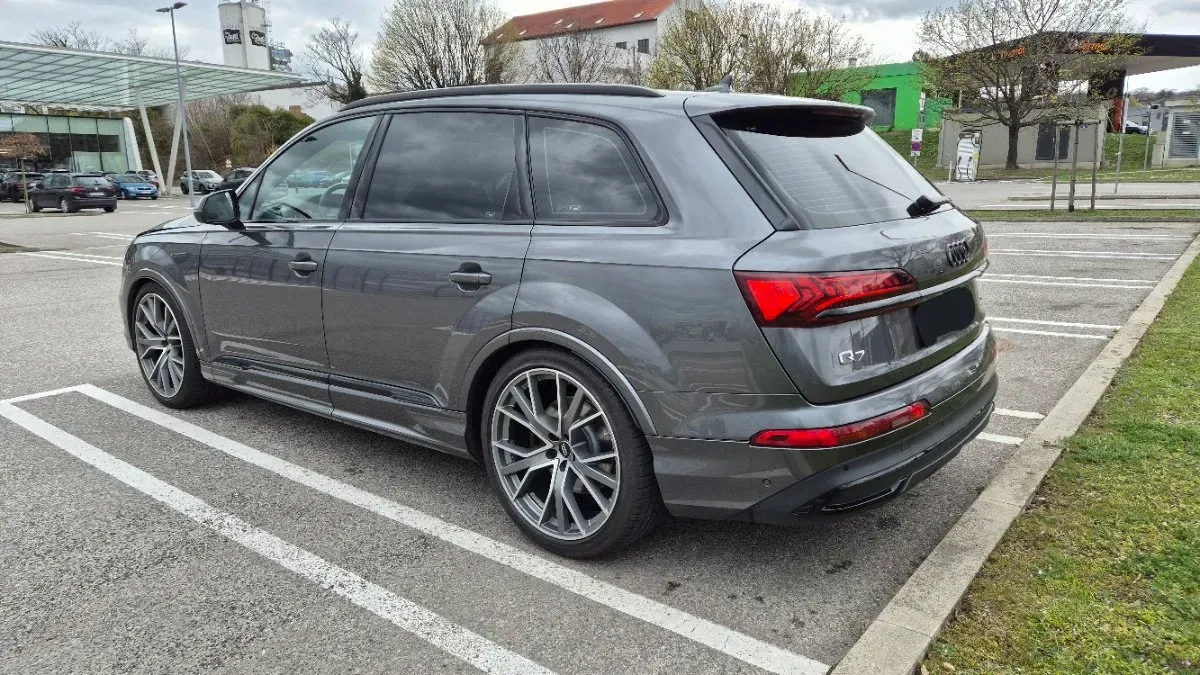 Audi Q7 2019 photo 2