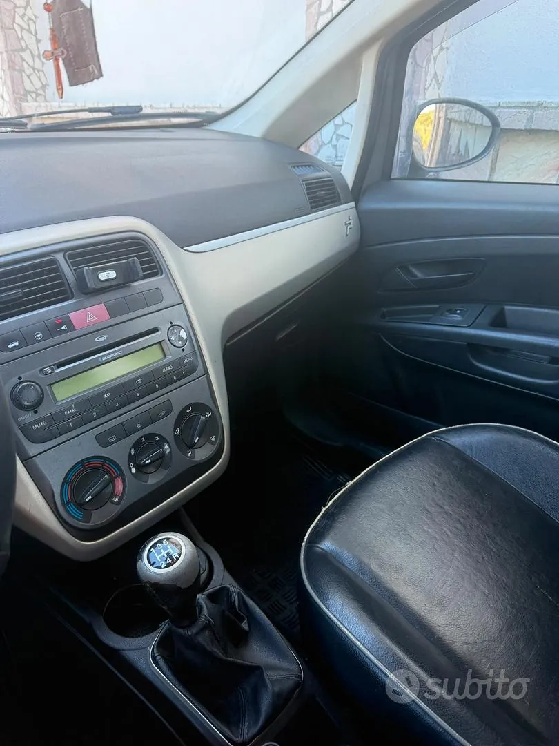 Fiat Grande Punto 2007 photo 2