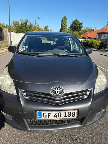 Toyota Verso 2011 photo 2