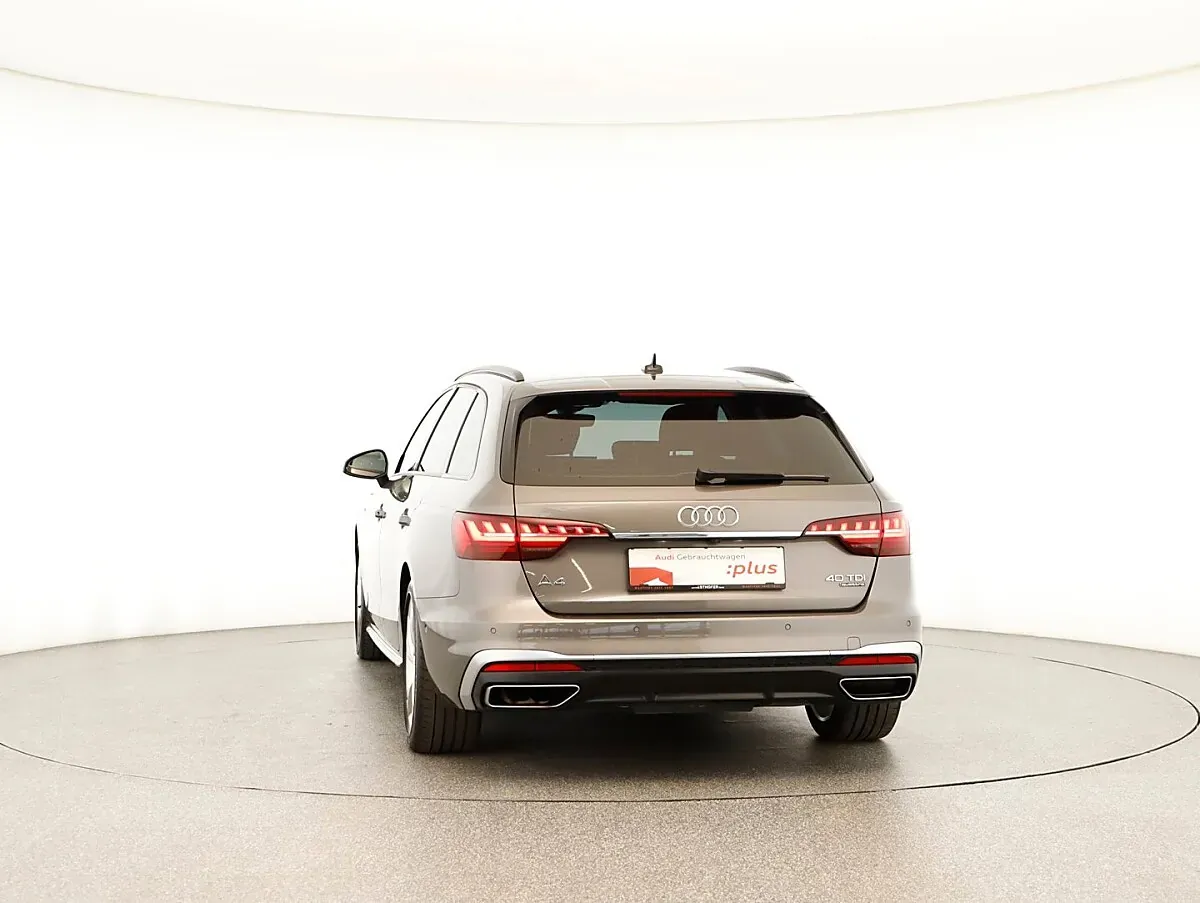 Audi A4 2022 photo 2